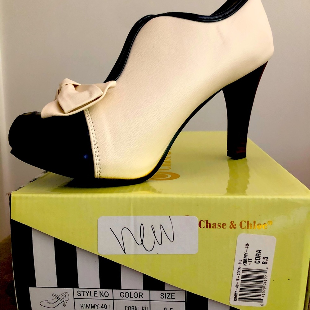 Women’s Chase & Chloe black and white pump 8.5